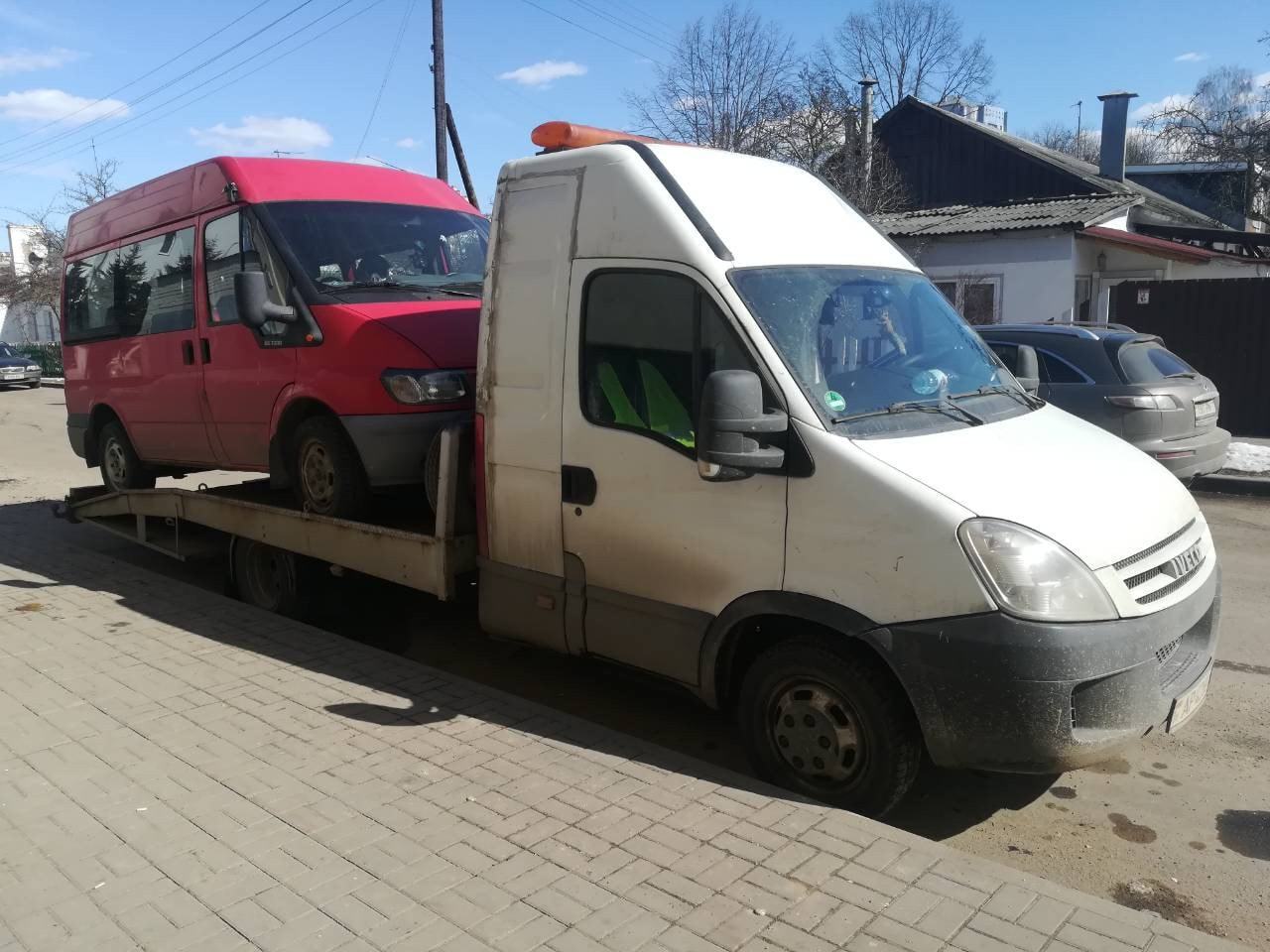 Фото перевозки микроавтобуса на эвакуаторе