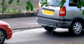 Фото буксировка машины с АККП на жесткой сцепке