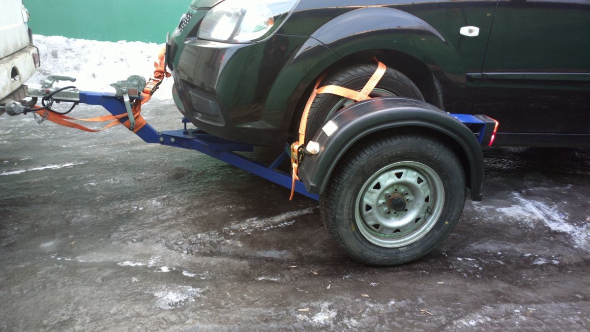 Фото процесса буксировки авто методом частичной погрузки