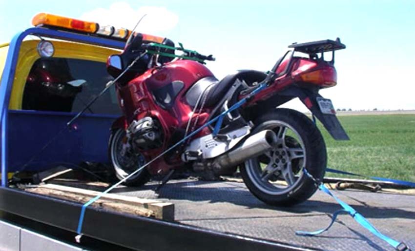 Фото перевозки мотоцикла на платформе эвакуатора