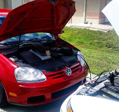 Как прикурить автомобиль от другой машины